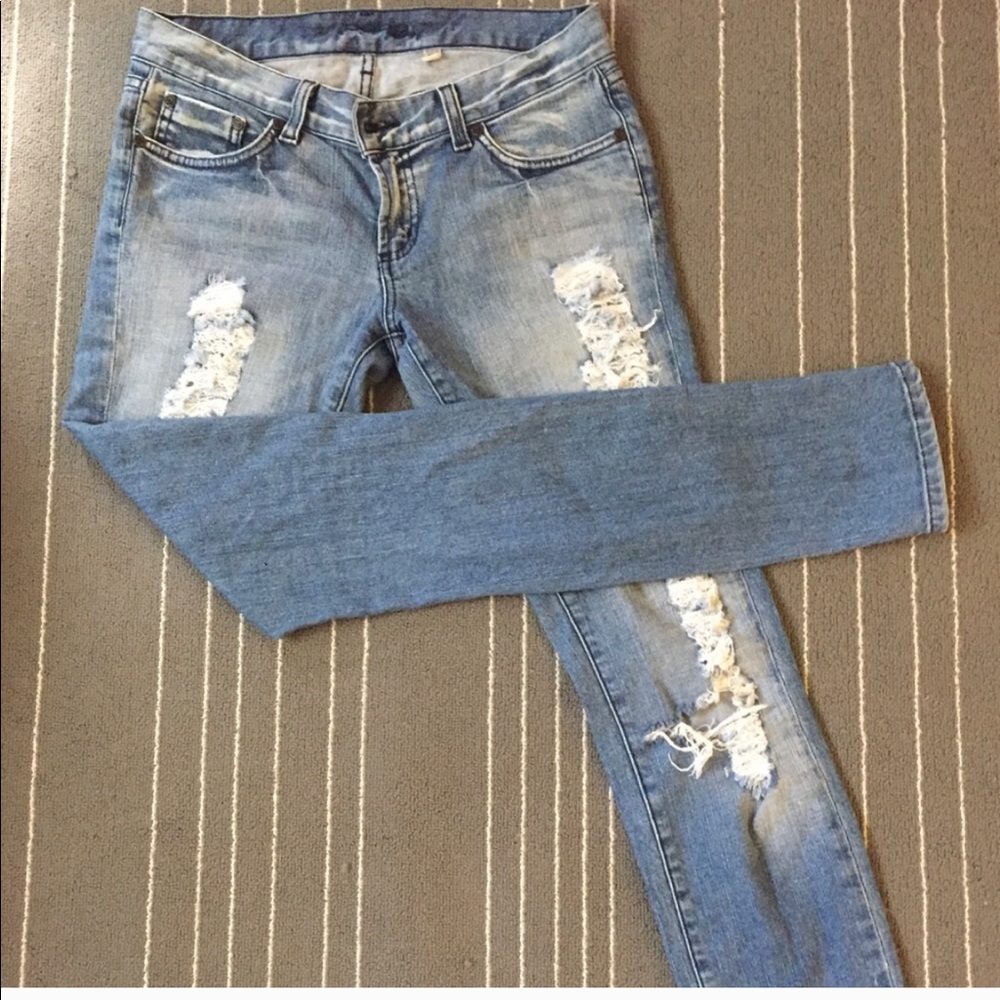 Distressed mid-rise skinny jeans